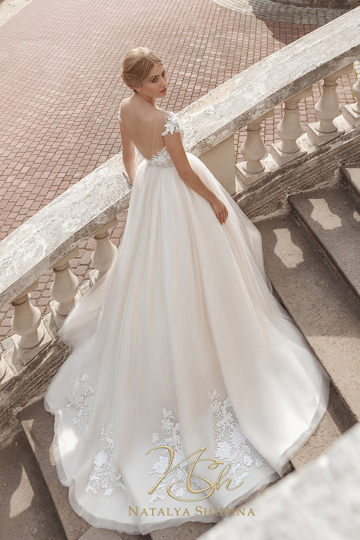 Natalya Shubina | Love in White 2018 | Pre-collection